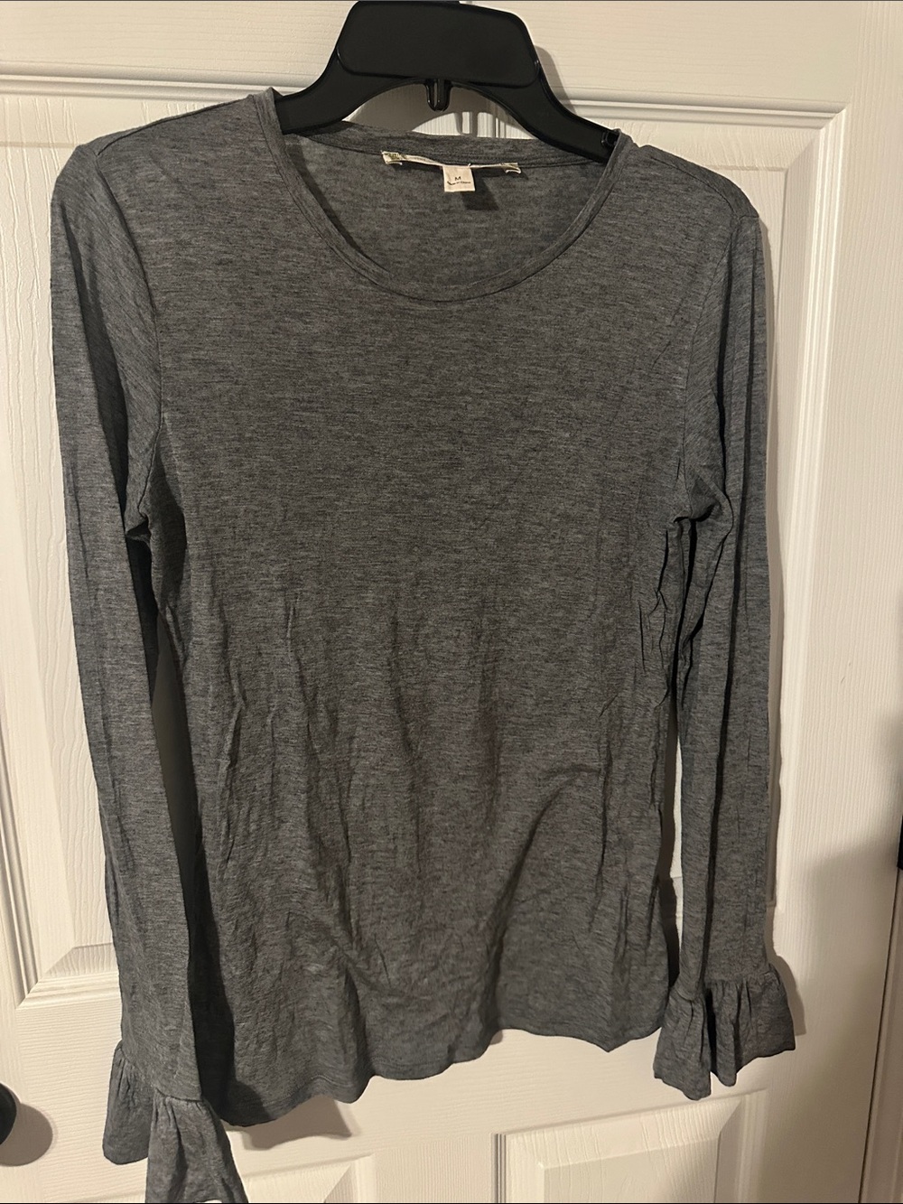 Chelsea & Violet Heather Gray Long-Sleeve Ruffle Cuff Tee